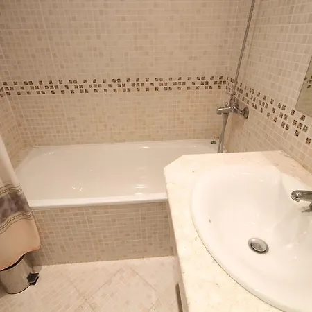 New Estate In Victoria Апартамент